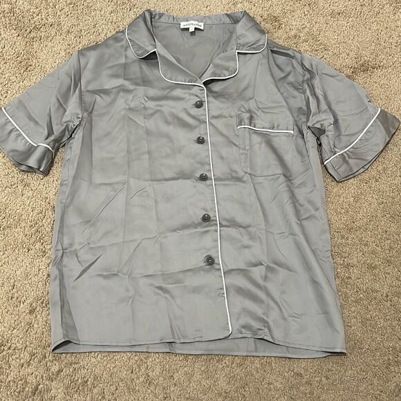 Ettitude Women's S short Sleeve Sateen Stripe Pajama Top Fog Gray Minimalist New - Picture 1 of 10